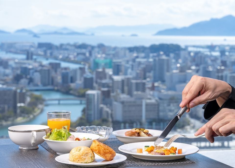 特別朝食 ホテル最上階 33階 レストランにて、エグゼクティブフロアご宿泊者様限定の特別朝食をお召しあがりいただけます。