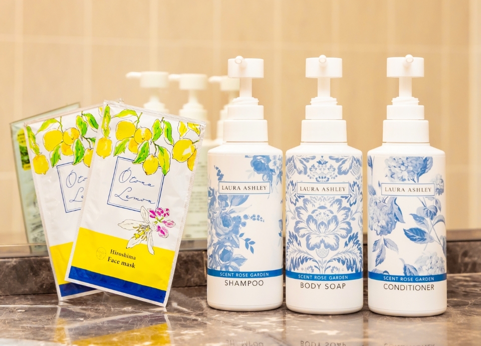エグゼクティブ<br class='sp_only'>フロア<br class='pc_only'>限定<br class='sp_only'>アメニティ <ul class='bl_2colDetail_info_menuList'><li>LAURA ASHLEY（ローラ アシュレイ）のヘアケア、ボディケア</li><li>おとなレモン フェイスマスク from 広島</li></ul>