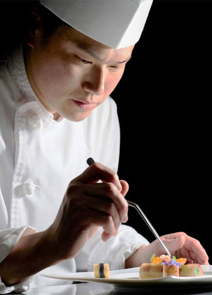 シェフ　<ruby>乾 裕一<rp>(</rp><rt>いぬい ひろかず</rt><rp>)</rp></ruby>