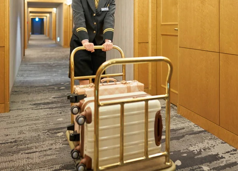 バゲージダウンサービス チェックアウトの際、客室からロビーまでお荷物をお運びします。事前にご連絡いただければ、指定された時間にお荷物をお預かりいたします。